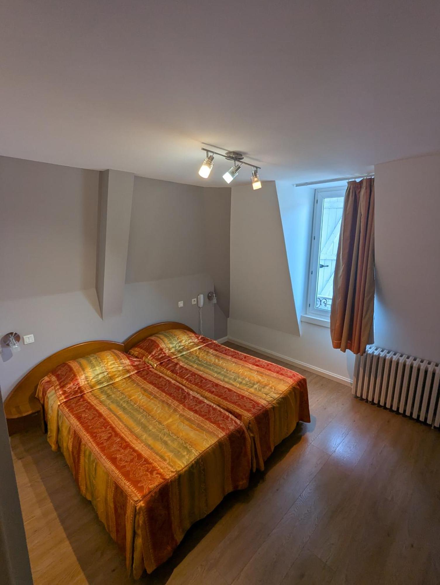 Logis Hotel Regina ラ・ブルブール エクステリア 写真