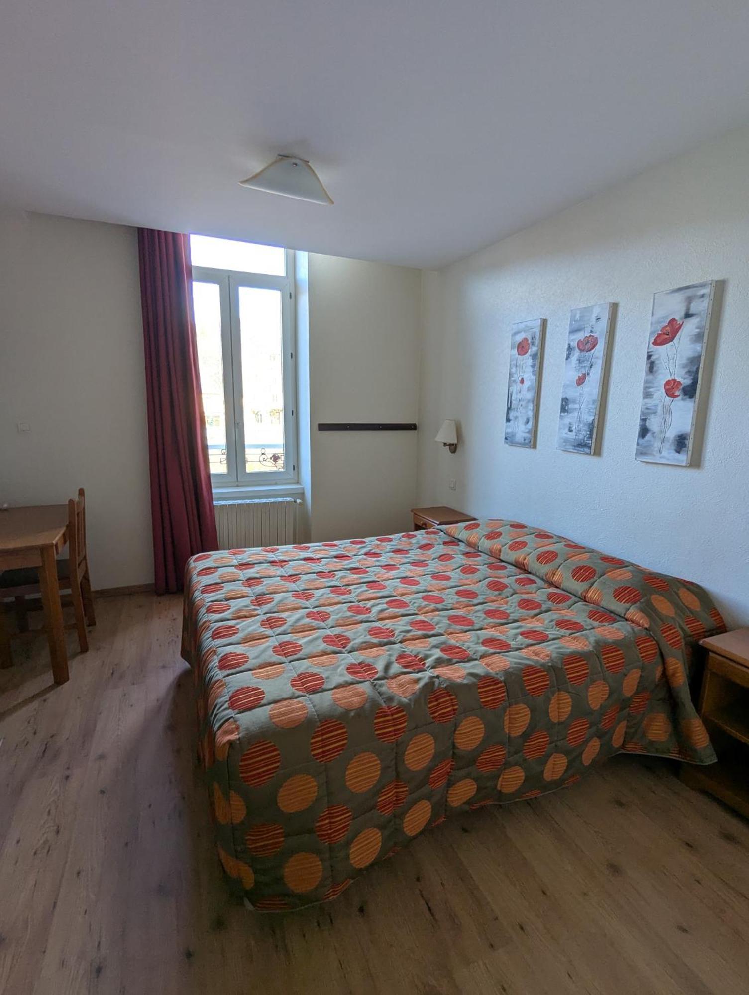Logis Hotel Regina ラ・ブルブール エクステリア 写真